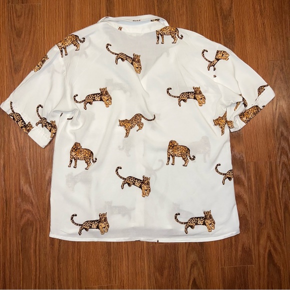 Hint of Blush Leopard Button Down Top - Picture 7 of 10